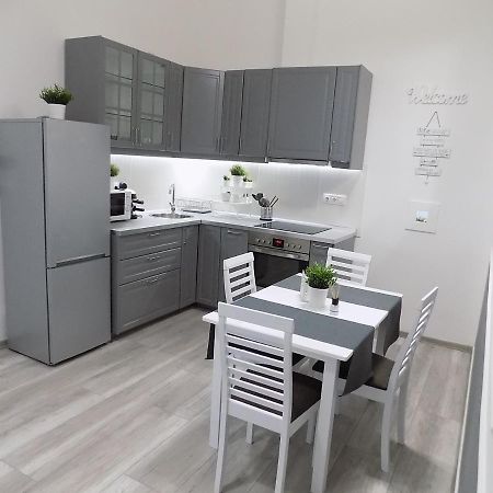 A10 Alkotmany B Apartment Budapest Exterior photo