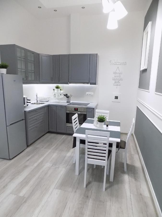 A10 Alkotmany B Apartment Budapest Exterior photo