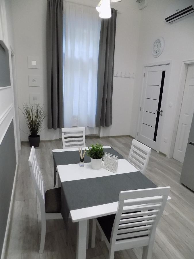 A10 Alkotmany B Apartment Budapest Exterior photo