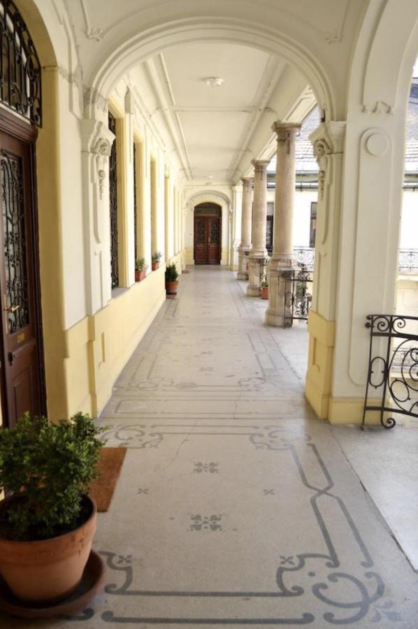 A10 Alkotmany B Apartment Budapest Exterior photo